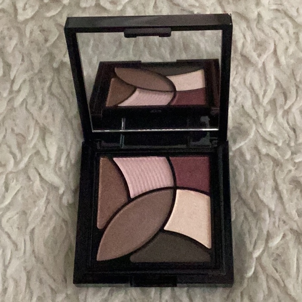 Estée Lauder eye shadow